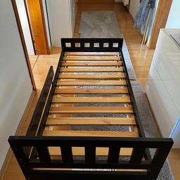 Kinderbett dunkelbraun
Gr. 70x160 cm
inklusive Lattenrost und Matratze
Gebrauchsspuren vorhanden