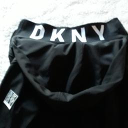 DKNY mens coat in black.
size medium.waterproof.hardly worn.as in pics.
£30-00.
can post if buyer pays cost.