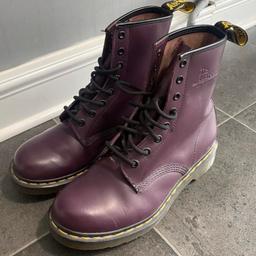 Worn once so in top condition.
Lovely plum/purple colour.
No box.