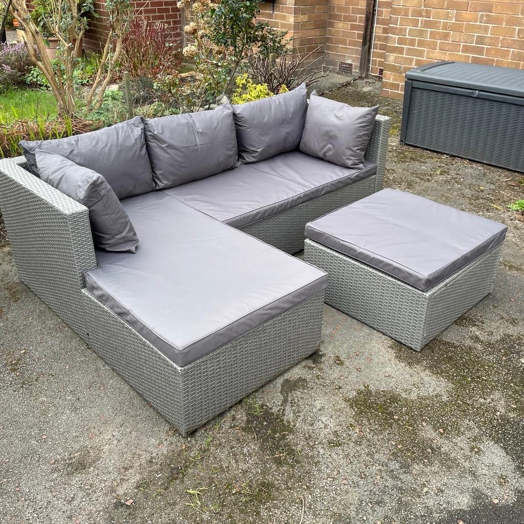 Gardenline Rattan Corner Sofa Set & Cover in CH61 Wirral für £ 275,00