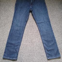 Wrangler jeans BNWT size W34 L32 regular. Collection or post for cost (Royal Mail second class with signature £4.2). Please have a look on my other items