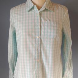 Taillierte Bluse von Tommy Hilfiger, mintgrün. 100% Baumwolle, Länge hintere Mitte: 67cm, Ärmellänge: 62cm.

Dies ist ein Privatverkauf, keine Garantie, keine Rücknahme. Versand möglich bei Übernahme der Versandkosten.
