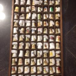 Disponibili 96 ditali in ceramica da collezione in una teca di legno compresa
