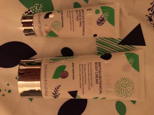 Buy & Sell Newtown Wigan - Photos for Elemis beach bag and creams