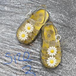 Little girls flower sandles 
Size 2 
Collection only (SE20)