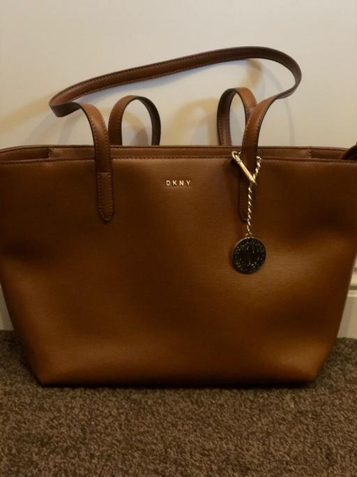 Buy & Sell Reading - Photos for Tan new dkny bag