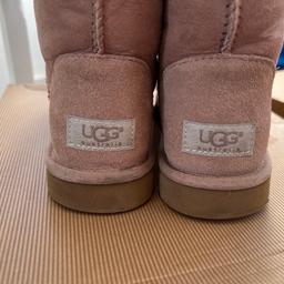 Two pairs of genuine UGG boots. One navy and one chestnut.
Classic short boot.
Come in original box as shown.
Worn condition. Still plenty of wear in them.
***£25 each ***
Can post for extra.
 Collection RM7 0Y
Smoke and pet free home .
Size UK 4.5