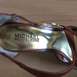 Original Michael Kors Lederschuhe zu verkaufen,leider ist das Geschenk zu klein gekauft worden Gr.8Mentspricht 39,5 Nur einmal getragen 🙂