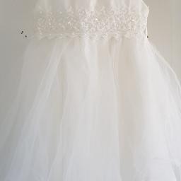 I have 2 available, one age 2-3 and one age 3-4

beautiful white dresses with a ruffled style and pearl beaded front.