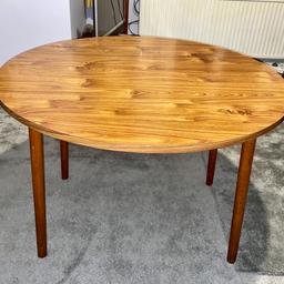 Vintage, mid century round dining table.
Excellent condition, High quality and heavy Oak wood.
The sides can be dropped down.

Leafs are 25 cm each and the table with leafs down is 57 to 58 cm .
And with the leafs open the table total size is about, 108 cm .

Pick up from Acton Town , W3 .
It can be delivered for £50 up to 5 miles away from Acton.