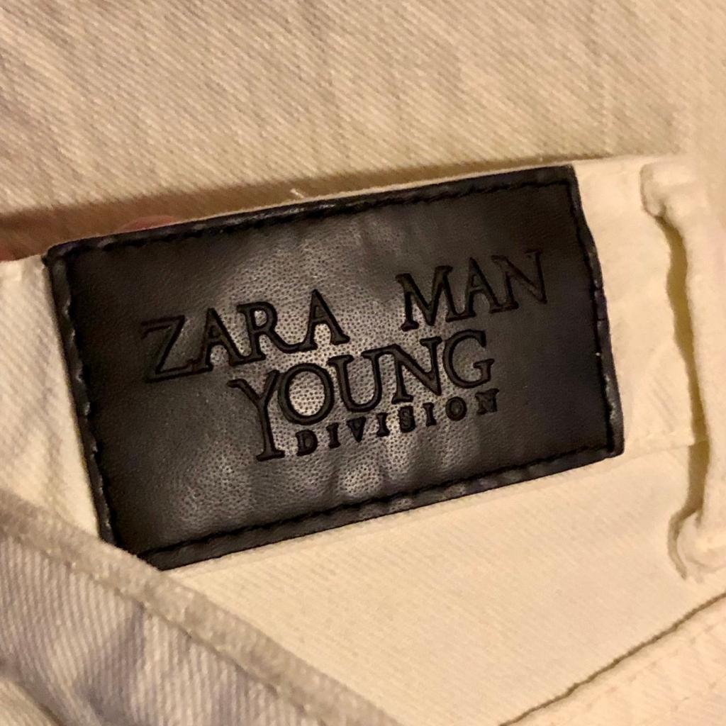 Hallo,

biete hier eine weiße Jeans von „Zara Man“ in der Größe 32 zum Verkauf an. Sehr guter Zustand.

Versand und Abholung möglich. Barzahlung bei Abholung, Überweisung oder PayPal (F+F) möglich. Versandkosten on top.

*Privatverkauf, daher keine Rückgabe*