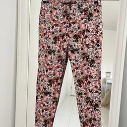 #springclean 
Verkaufe Stoff Hose von ZARA in Gr M 
Preis 15& fest und nicht mehr verhandelbar!!