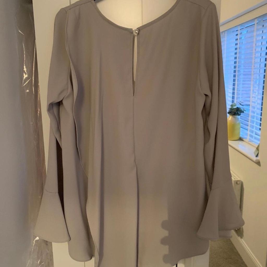 River Island Top
Size - 12
Fantastic condition
Smoke and pet free home
Hardly worn