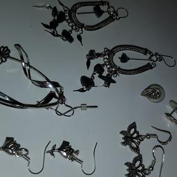 5 pairs of silvertone earrings for pierced ears 

£1 for all

please see photos for part of description