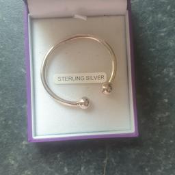 childrens hallmarked 925 sterling silver bangle

comes in box

collection from Rishton