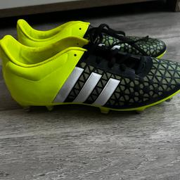 Adidas football shoes 15.3 junior size 5
