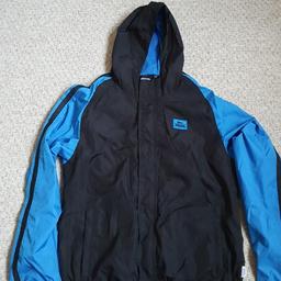 Blue and black lightweight jacket from Lonsdale.

Good condition.

Zip up front with two zip side pockets and hood.

Postage possible for cost.

#springclean