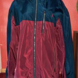 Verkaufe neue ungetragene Regenjacke von Ralph Lauren in Größe XXL aber ich muss dazu sagen dass die ist wie eine XL.
#springclean