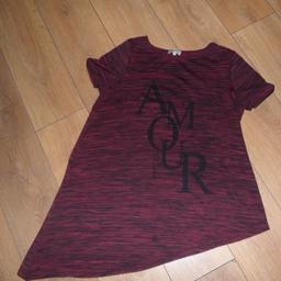 LADIES STRETCHY PAPAYA TOP SIZE 14 WITH PARIS AMOUR ON THE FRONT
