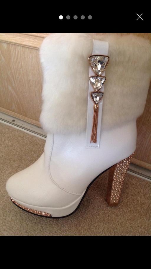 Buy & Sell West Midlands Walsall - Photos for White furry jewel boots