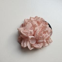 Beautiful flower hair band/ hairclip. Very good condition.