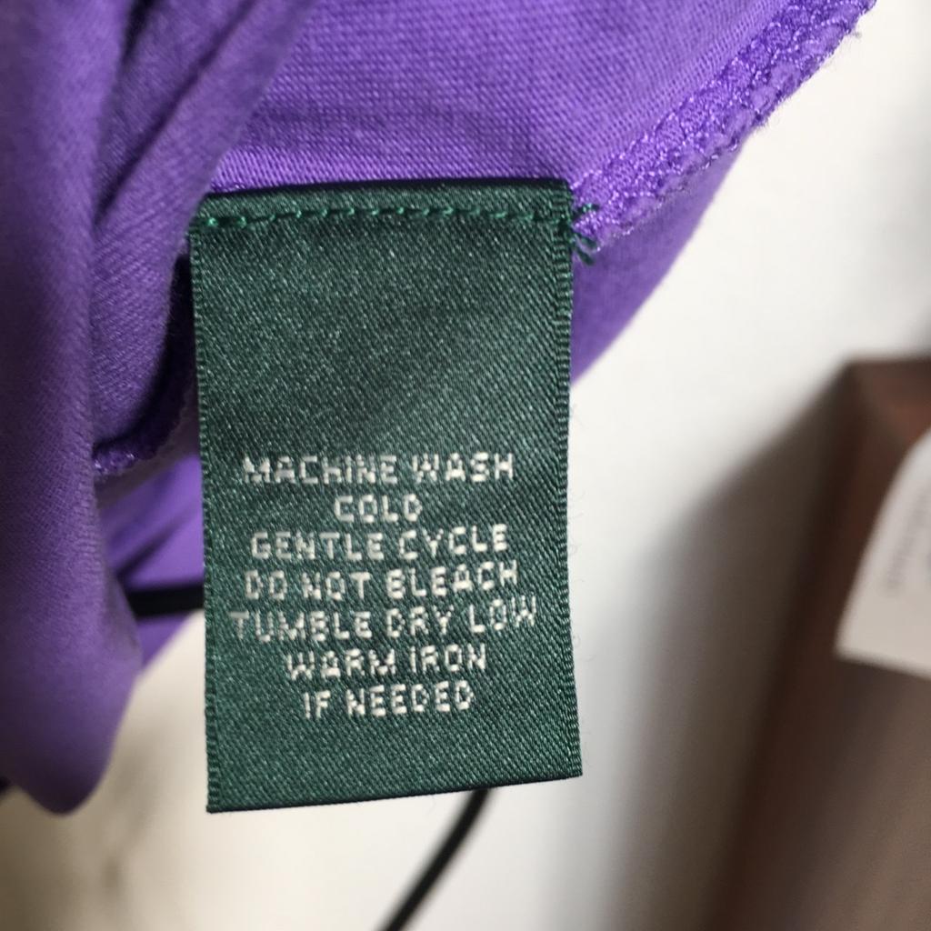 #springclean

Verkaufe hier 1 x getragenes Ralph Lauren T-Shirt in lila mit Spitzenapplikation am V-Ausschnitt in Größe 3 XL

❗️ Versand gegen volle Übernahme der Versandkosten möglich. Ich hafte nicht für den Versand. Da Privatverkauf, kein Umtausch, keine Rücknahme, keine Garantie.
