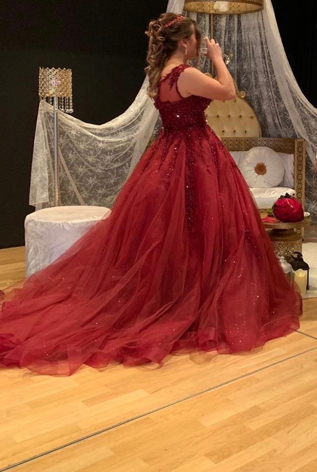 Hennaabend Kleid in Bordeaux mit Glitzer in 6719 Gemeinde Bludesch für € 160,00 zum Verkauf