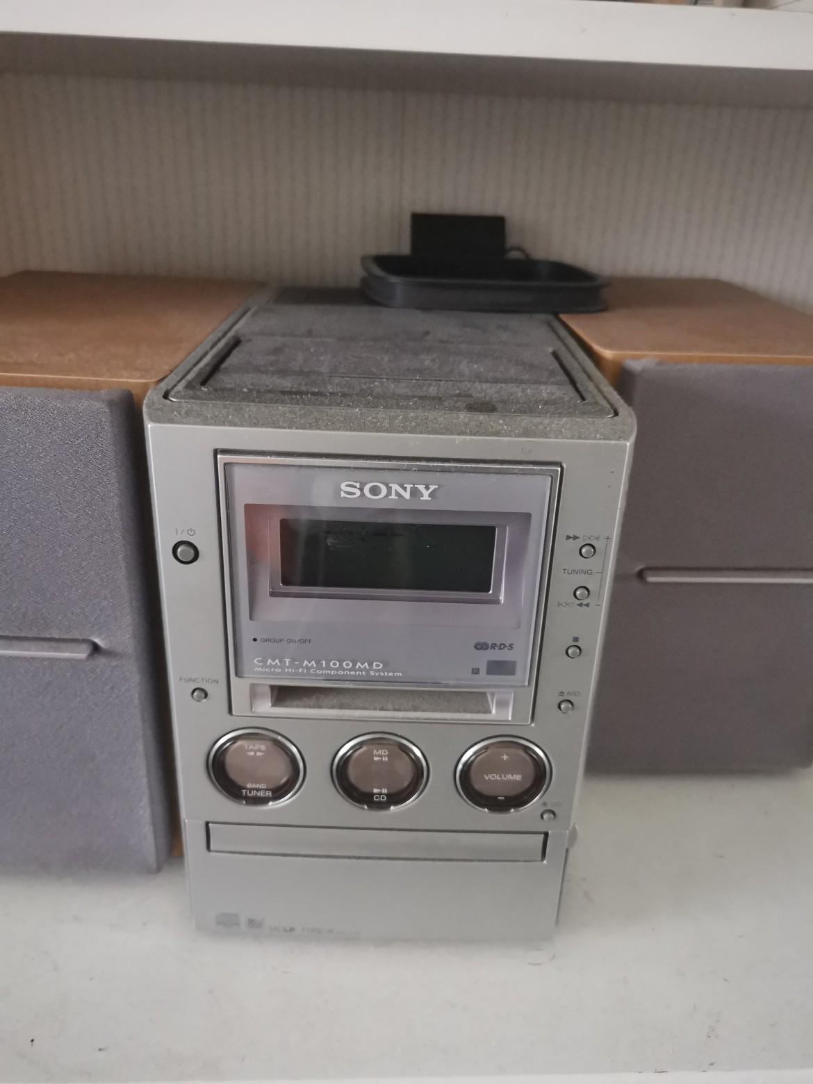 Sony minidisc hifi system with CD and cassett in SW4 Lambeth for £99.00