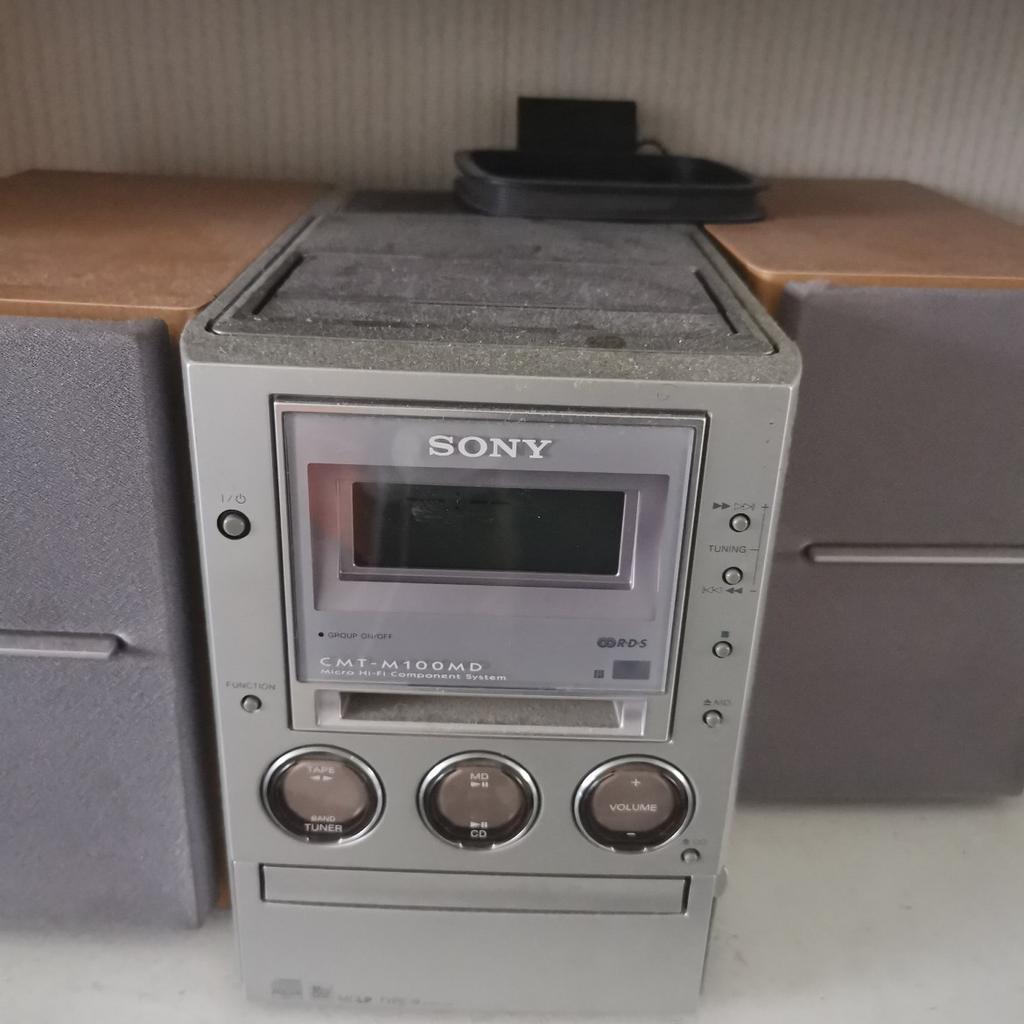 Sony minidisc hifi system with CD and cassett in SW4 Lambeth for £99.00