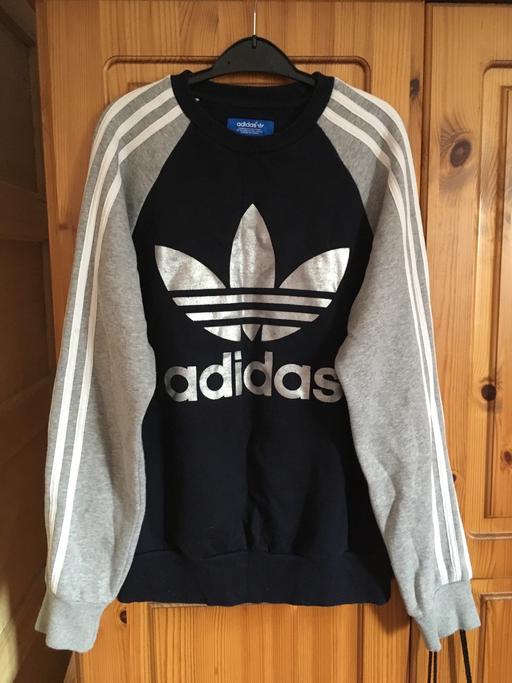 Buy & Sell Surrey Reigate and Banstead - Photos for Adidas Top