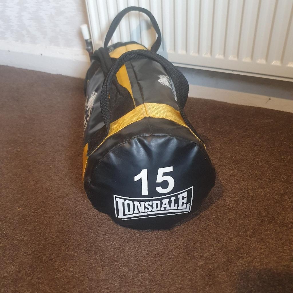 LONSDALE 15KG Weighted Core/Power Bag
Used but still in a very good condition.
General signs of wear and tear.

15kg Weighted Core/Power Bag.
Can be used for:-

Squats
Rows
Bicep Curls
Tricep Extensions
Trapezius Pull Ups
Lunges
+ many more fitness moves.

Other Core/Power Bags available in my other listings

Collection only from Walsall WS3