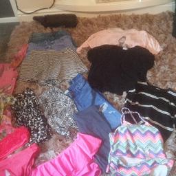 including 
3 pairs shorts
2 playsuit
2 short sleeve top/ 1 long
3 pairs of leggings
1 pair of jeans 
x3 bikinis
collect thornhill