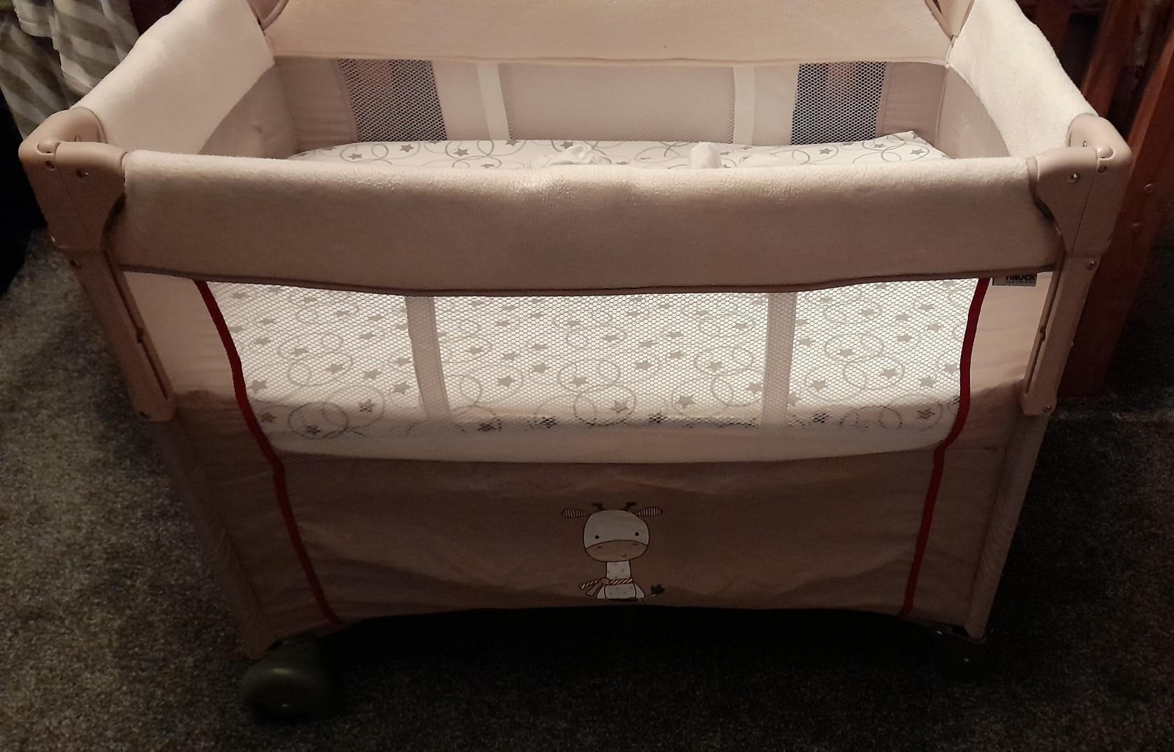 Hauck travel cot store giraffe