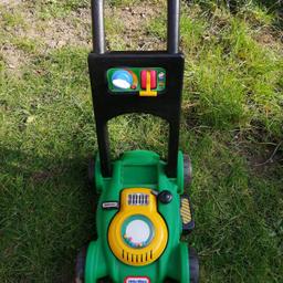 Little tikes toy lawn mower, push along.

In very good used condition.

Collection only.

Please have a look at my other baby and toddler items.