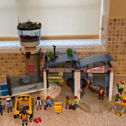Playmobil airport set includes

Air line terminal 4311
Control tower 4314
Airport vehicle 4319
Plane 5619
Flower shop 4484

Excellent condition 
Collection Barton Seagrave