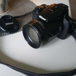 Bitte hier meine Kamera Nikon P900 von Nikon, funktioniert einwandfrei, sehr gut erhalten. Mehrere Zubehör dazu wie Kamera stativ, Mehrere Akkus.