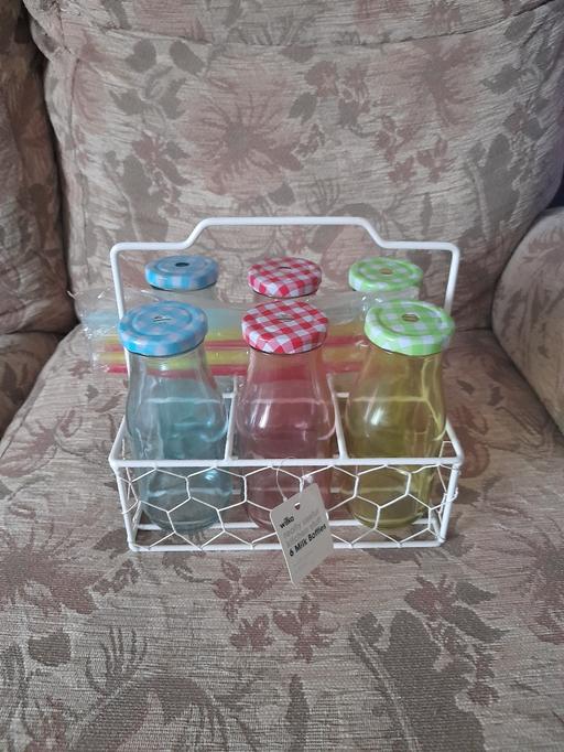 Buy & Sell Essex Colchester - Photos for BN set of 6 milk bottles in crate