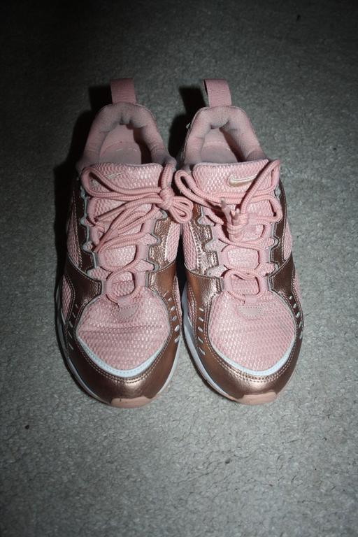 Buy & Sell North West London Chalk Farm - North West London - Photos for women's size 5 Nike pink and gold trainers