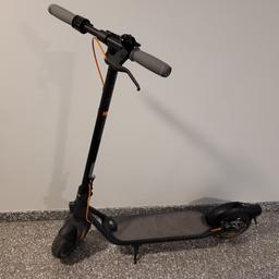Verkaufe 3 Monate alten E Scooter in Topzustand (Nur 135km gefahren)

- max. Geschwindigkeit 25km/h
- 30km Reichweite
- 300 Watt Motorleistung