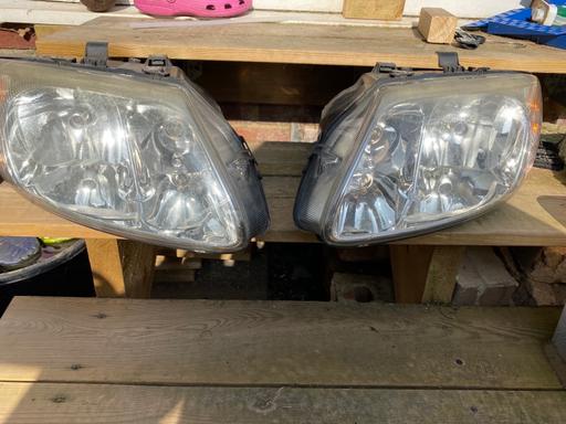 Vehicles Hertfordshire Hertsmere - Photos for Chrysler Grand Voyager 2001 headlights