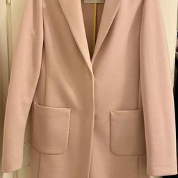 Ich verkaufe diesen schönen rosa Trendcoat von Betty Barclay.
Der Mantel ist kaum getragen und in einem top Zustand.
Größe: S