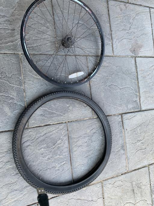 Buy & Sell Essex Epping Forest - Photos for Bicycle wheel with tire