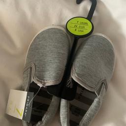 Slip on shoes size 7

Brand new

Collection from Chislehurst BR7 6