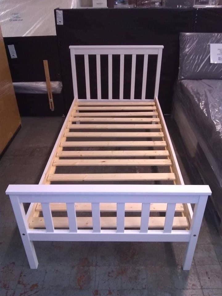 SINGLE WHITE WOODEN BED FRAME in S65 1sl Rotherham für £ 150,00 zum
