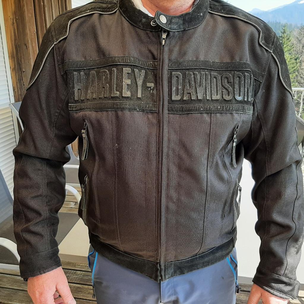 Original Harley-Davidson
Wunderschöne Textiljacke mit Ledereinsätzen...
Gr. XL