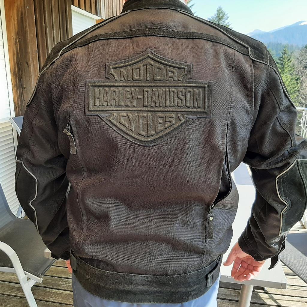 Original Harley-Davidson
Wunderschöne Textiljacke mit Ledereinsätzen...
Gr. XL