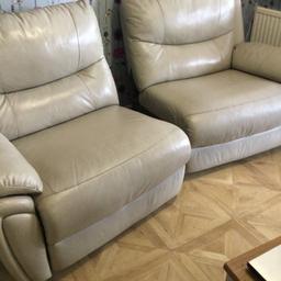 2 seater leather recliner, separates, hand pull recliner on both sides, really good condition.