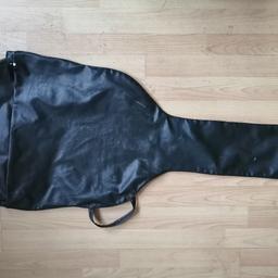 Guitar case
PVC guitar case suitable for 3/4 Size guitar
In used condition, see photos for description.
Size:
Lenght: 40"
Width: 17"
Colour: Dark green
Collection preferred