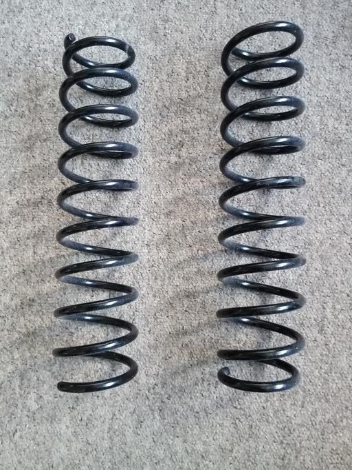 Vehicles North London Oakwood - North London - Photos for VOLVO V40 REAR SUSPENSION COIL SPRINGS