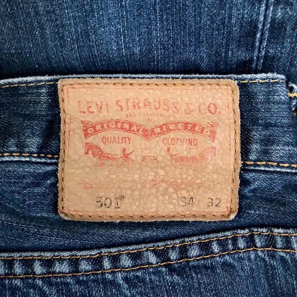 Hallo,

biete hier eine Jeans von „Levi‘s“, bzw. „Levi Strauss“ in der Größe 34/32 zum Verkauf an. Neu und ungetragen.

Versand und Abholung möglich. Barzahlung bei Abholung, Überweisung oder PayPal (F+F) möglich. Versandkosten on top.

*Privatverkauf, daher keine Rückgabe*
